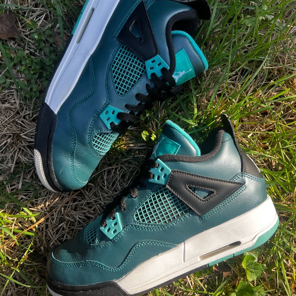 CLEAN Air Jordan 4 Retro Teal 2015 Size 8 Womens shoes